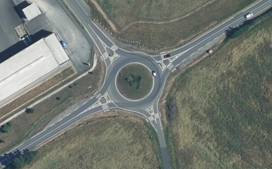 Vue aérienne du Rond-point anonyme n°172689802