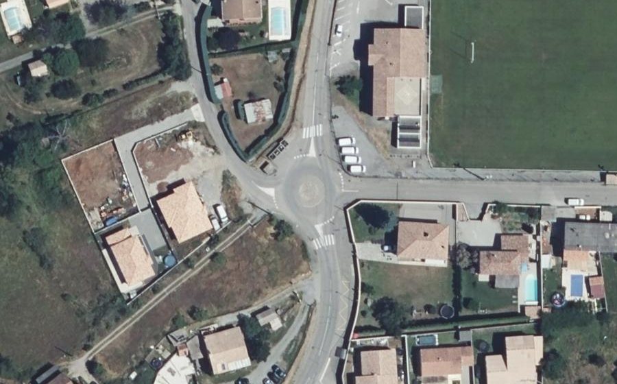 Vue aérienne du Rond-point anonyme n°172720278