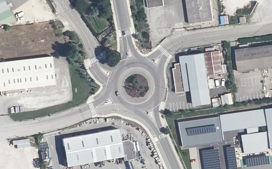 Vue aérienne du Rond-point anonyme n°172726667