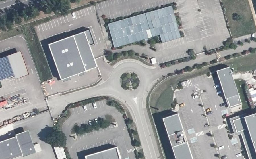 Vue aérienne du Rond-point anonyme n°172726741