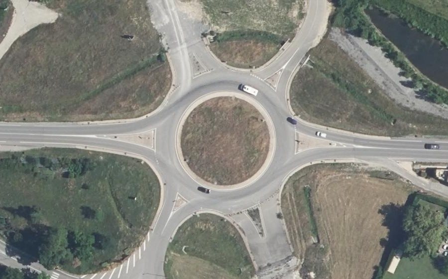Vue aérienne du Rond-point anonyme n°172733070