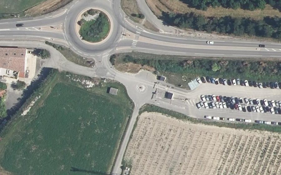 Vue aérienne du Rond-point anonyme n°172733104
