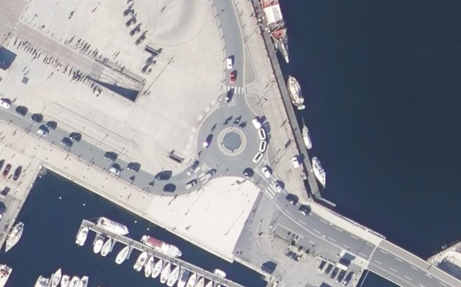 Vue aérienne du Rond-point anonyme n°172792789