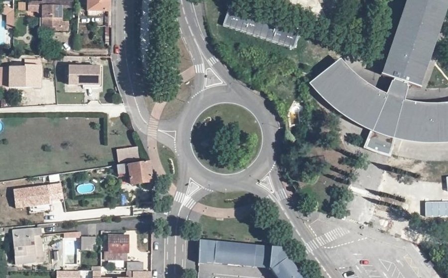 Vue aérienne du Rond-point anonyme n°172804054