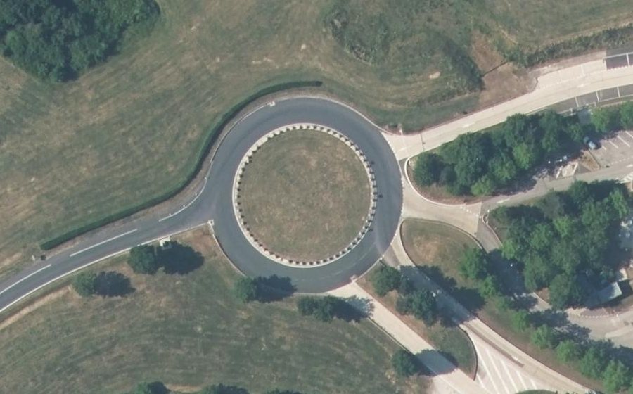 Vue aérienne du Rond-point anonyme n°172811980