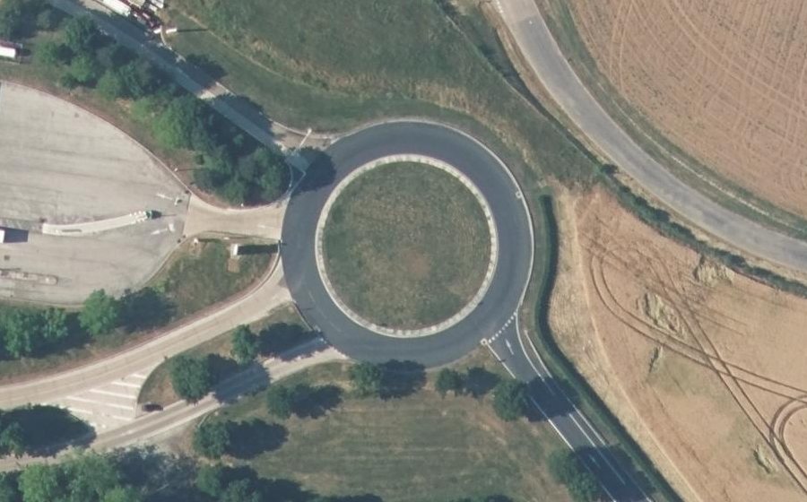 Vue aérienne du Rond-point anonyme n°172812022