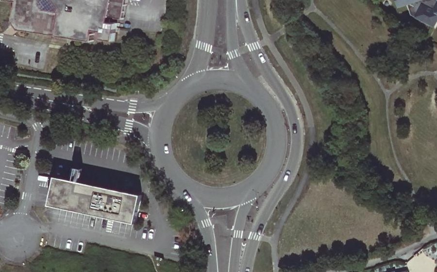 Vue aérienne du Rond-point anonyme n°172847645