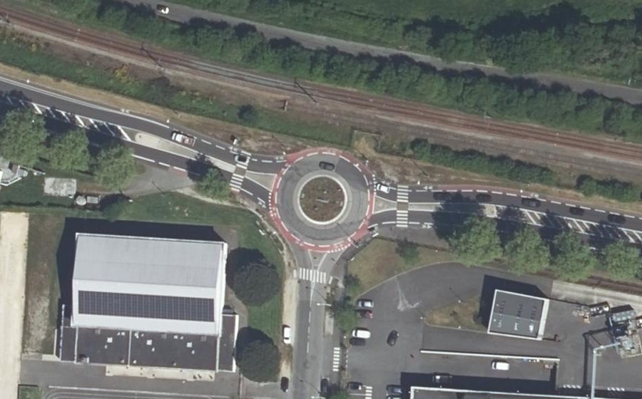 Vue aérienne du Rond-point anonyme n°172891919