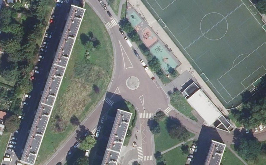 Vue aérienne du Rond-point anonyme n°172937513