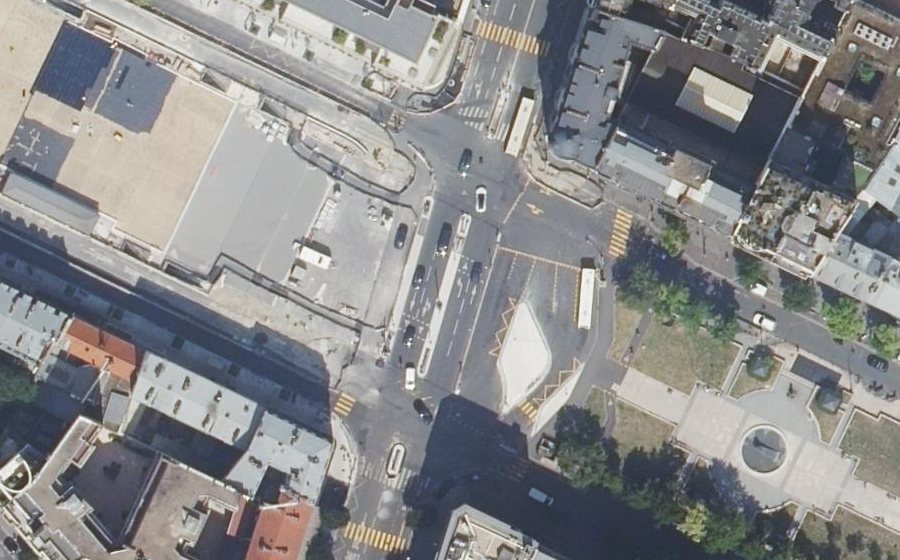 Vue aérienne du Rond-point anonyme n°172953773