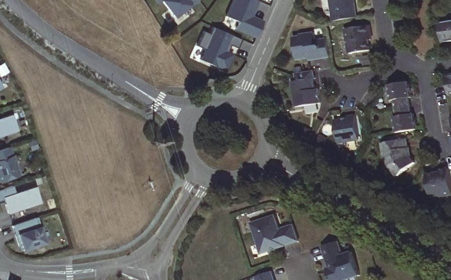 Vue aérienne du Rond-point anonyme n°173008214