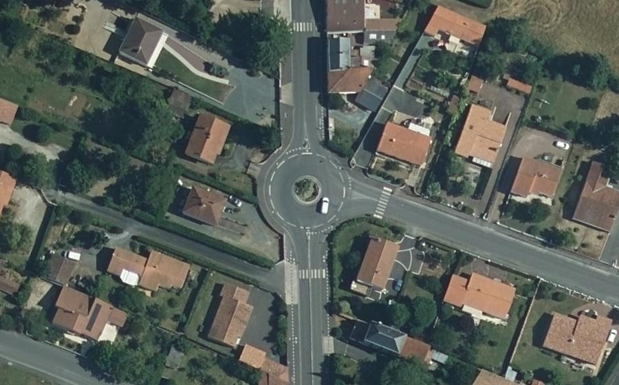 Vue aérienne du Rond-point anonyme n°173016045