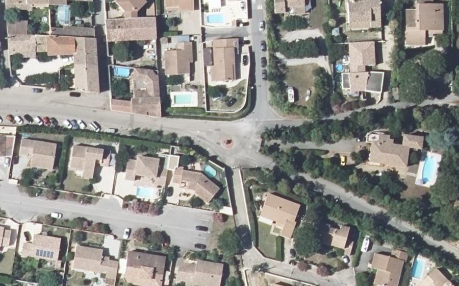 Vue aérienne du Rond-point anonyme n°173041137