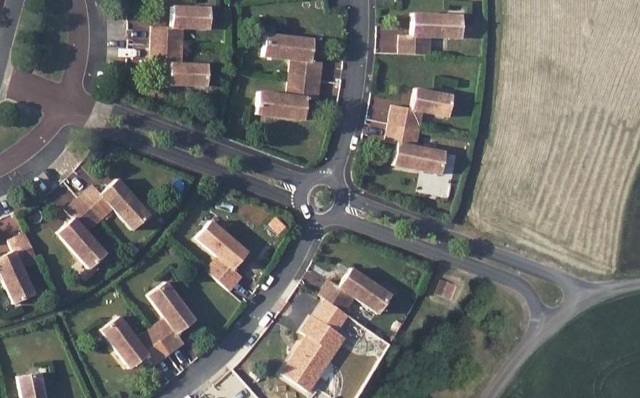 Vue aérienne du Rond-point anonyme n°173044140