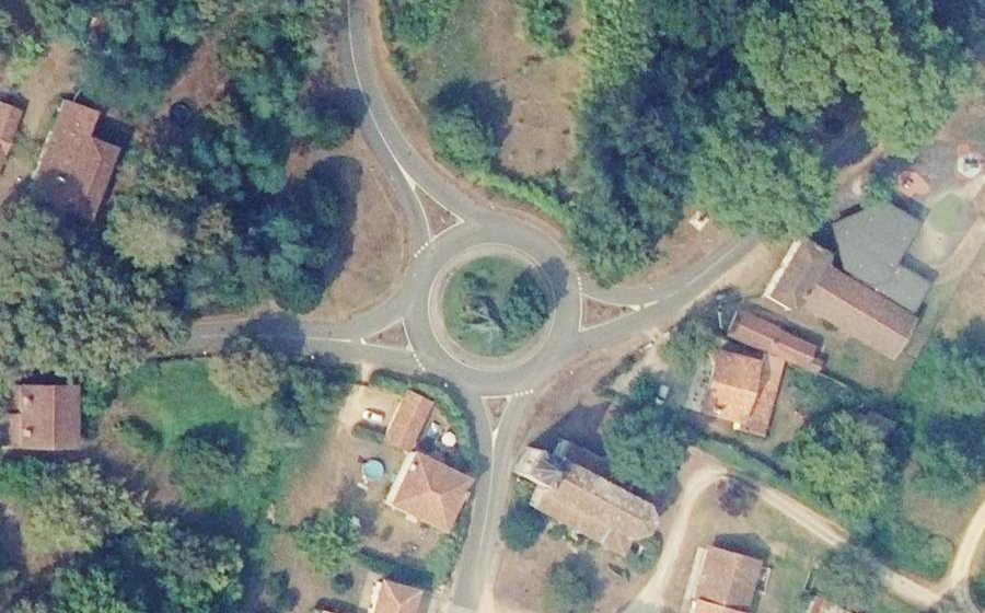 Vue aérienne du Rond-point anonyme n°173049981