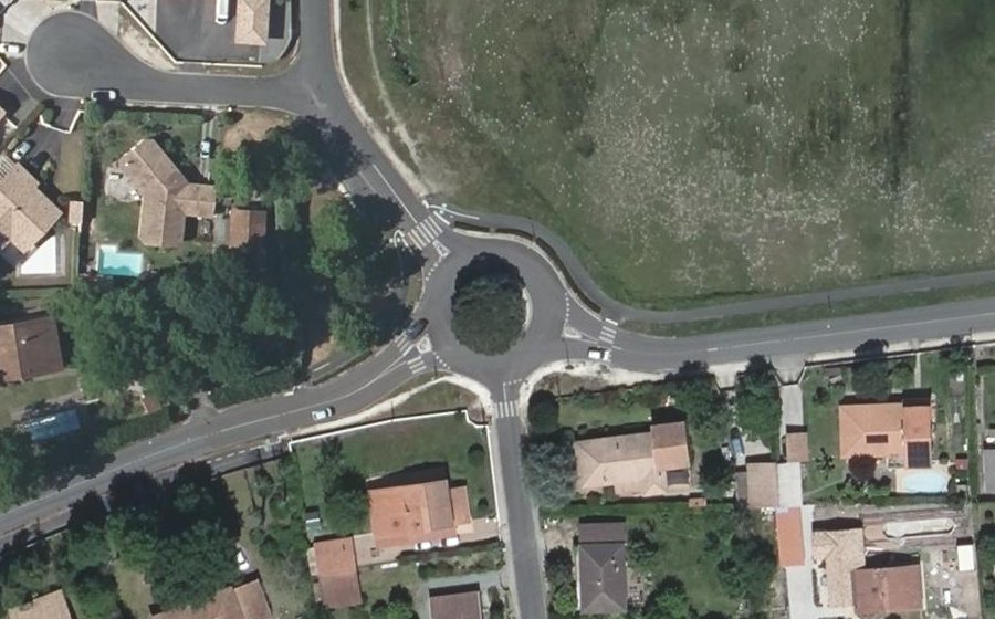 Vue aérienne du Rond-point anonyme n°173051129