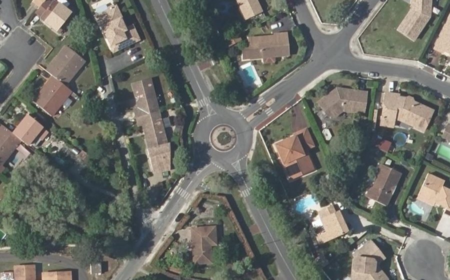 Vue aérienne du Rond-point anonyme n°173053799