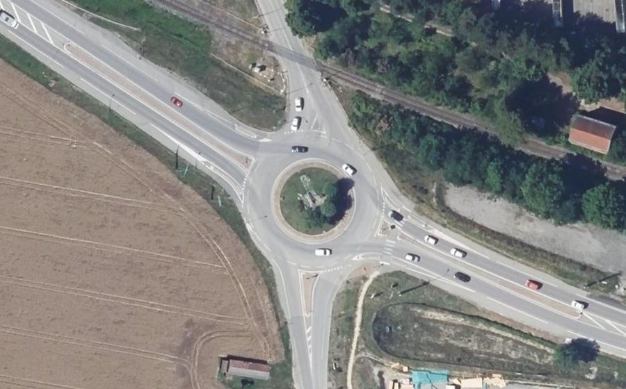Vue aérienne du Rond-point anonyme n°173061823