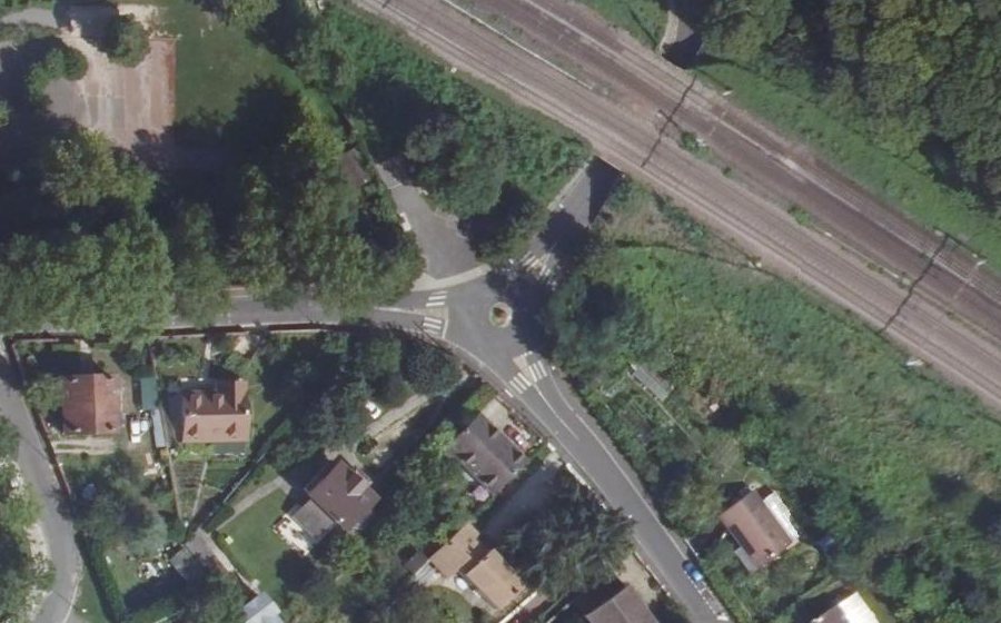 Vue aérienne du Rond-point anonyme n°173071574