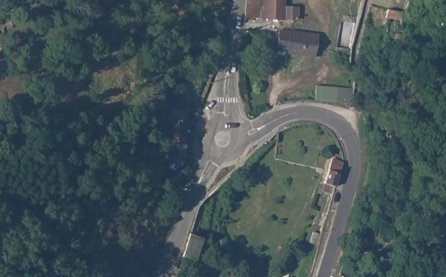 Vue aérienne du Rond-point anonyme n°173087633