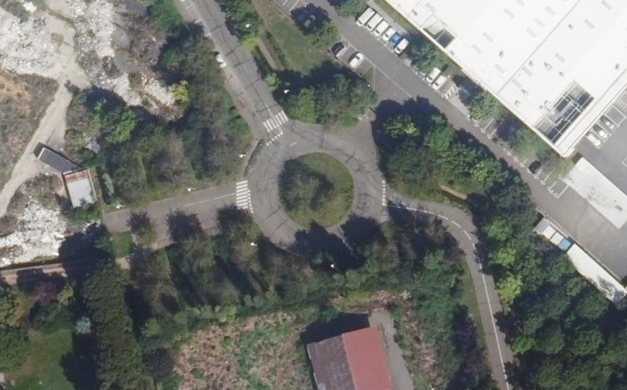 Vue aérienne du Rond-point anonyme n°173102964