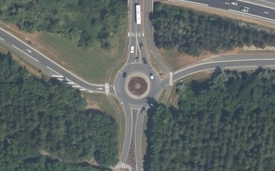 Vue aérienne du Rond-point anonyme n°173113327