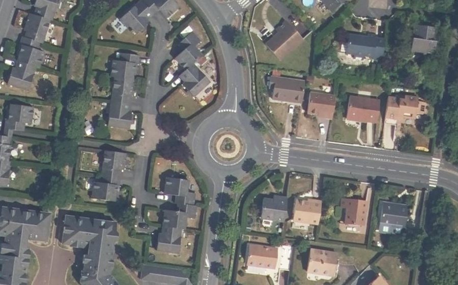 Vue aérienne du Rond-point anonyme n°173113335