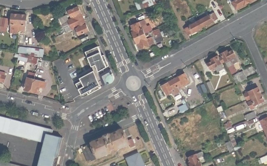 Vue aérienne du Rond-point anonyme n°173113341