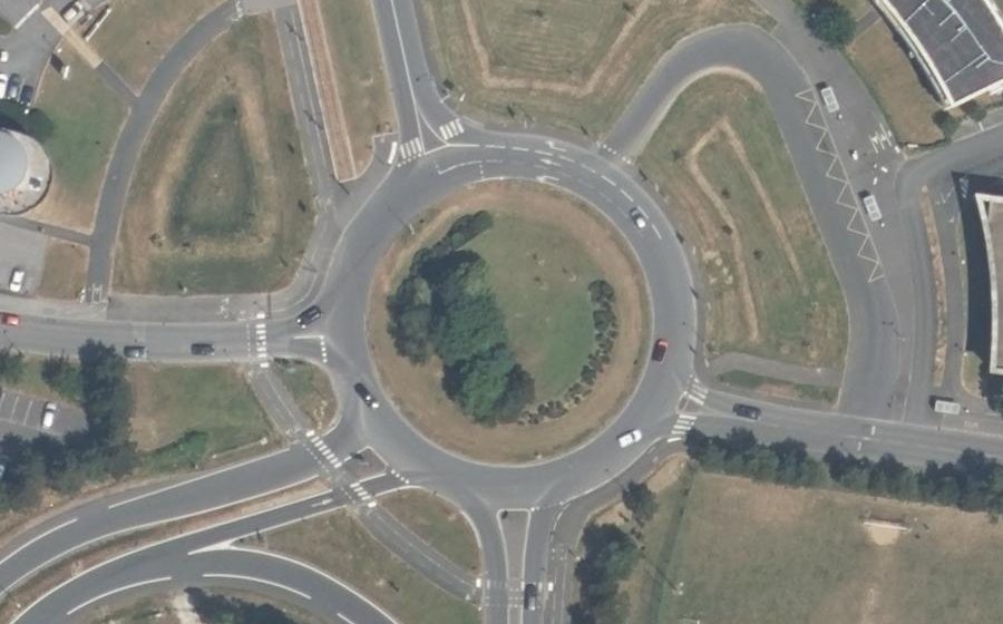 Vue aérienne du Rond-point anonyme n°173113397