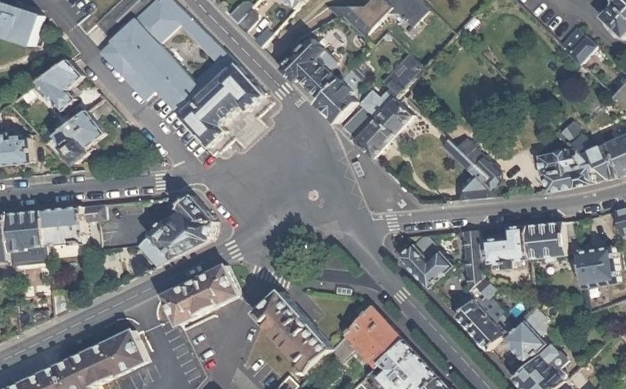 Vue aérienne du Place du Canada