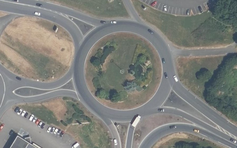 Vue aérienne du Rond-point anonyme n°173115569