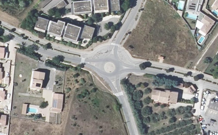 Vue aérienne du Rond-point anonyme n°173116342