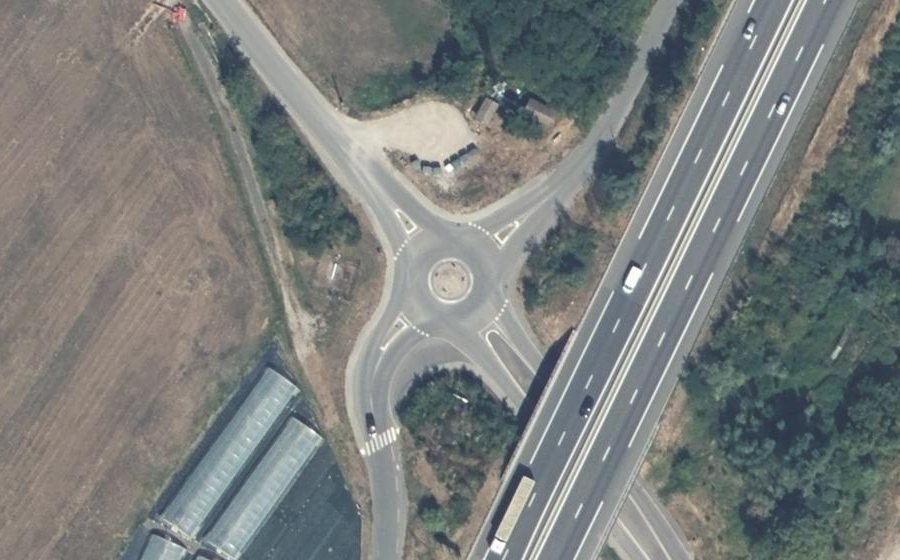 Vue aérienne du Rond-point anonyme n°173129832
