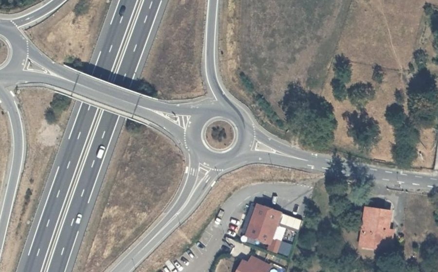 Vue aérienne du Rond-point anonyme n°173129836