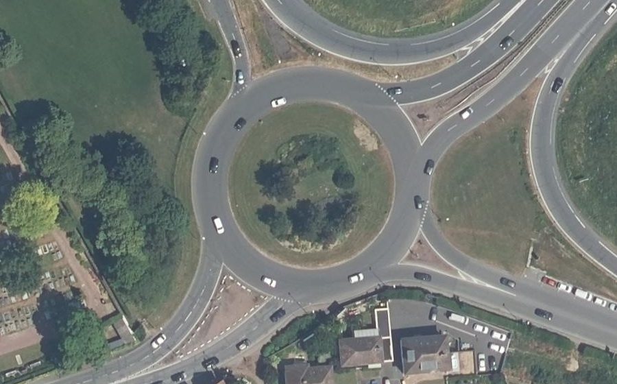 Vue aérienne du Rond-point anonyme n°173141521