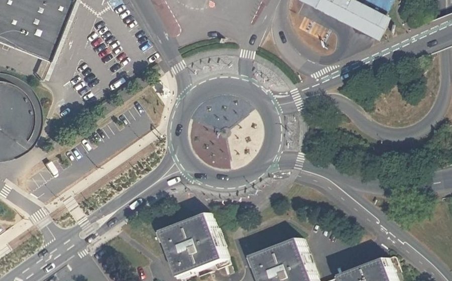 Vue aérienne du Rond-point anonyme n°173155355