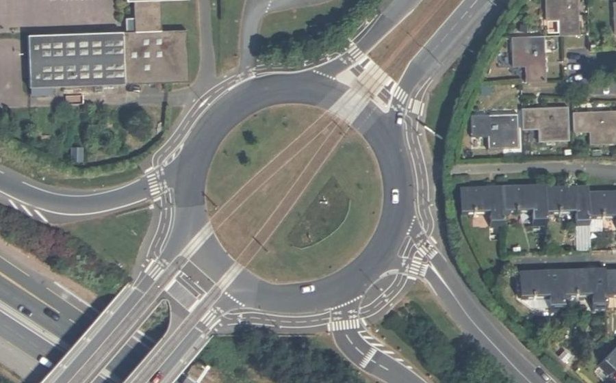 Vue aérienne du Rond-point anonyme n°173155362