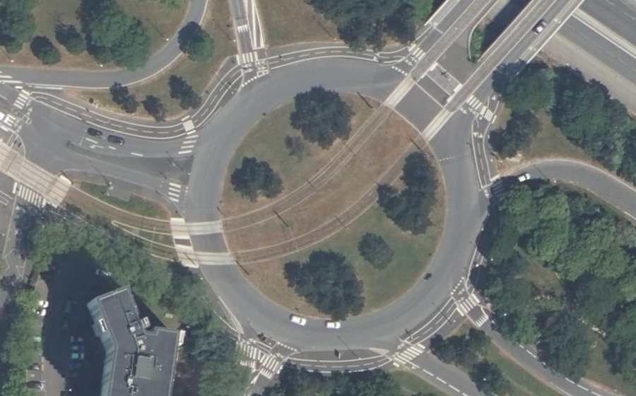Vue aérienne du Rond-point anonyme n°173155363