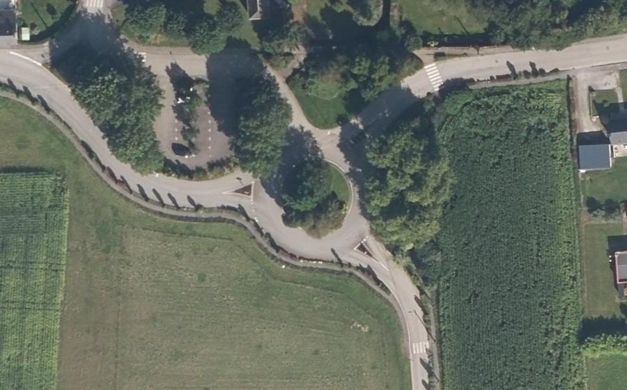 Vue aérienne du Rond-point anonyme n°173156646