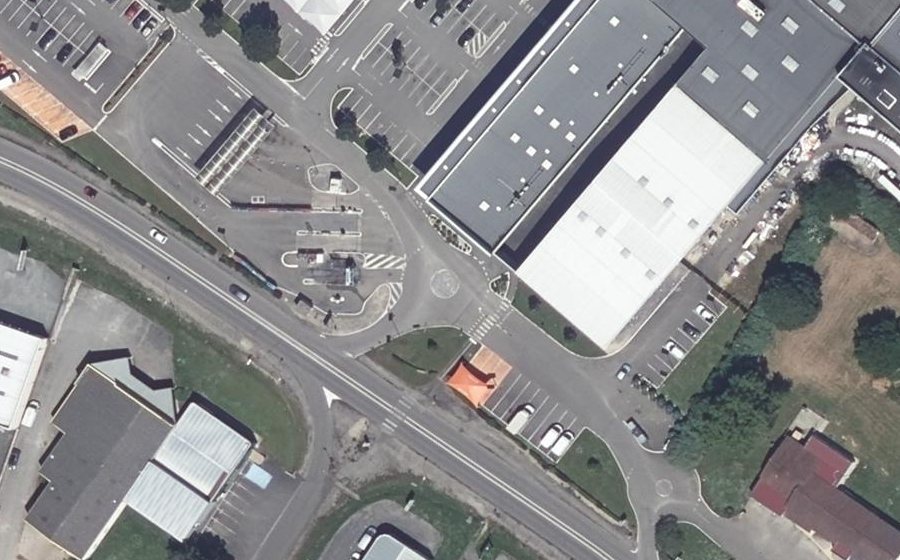 Vue aérienne du Rond-point anonyme n°173156799