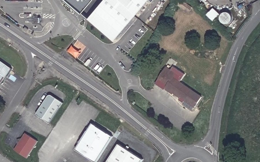 Vue aérienne du Rond-point anonyme n°173156821