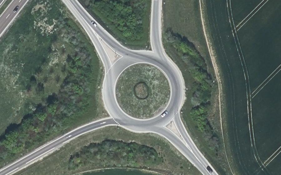 Vue aérienne du Rond-point anonyme n°173160196