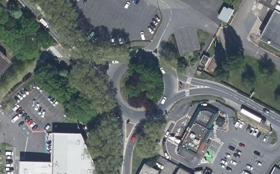 Vue aérienne du Rond-point anonyme n°173169895