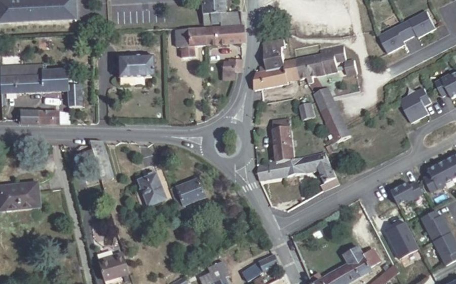 Vue aérienne du Rond-point anonyme n°173241342