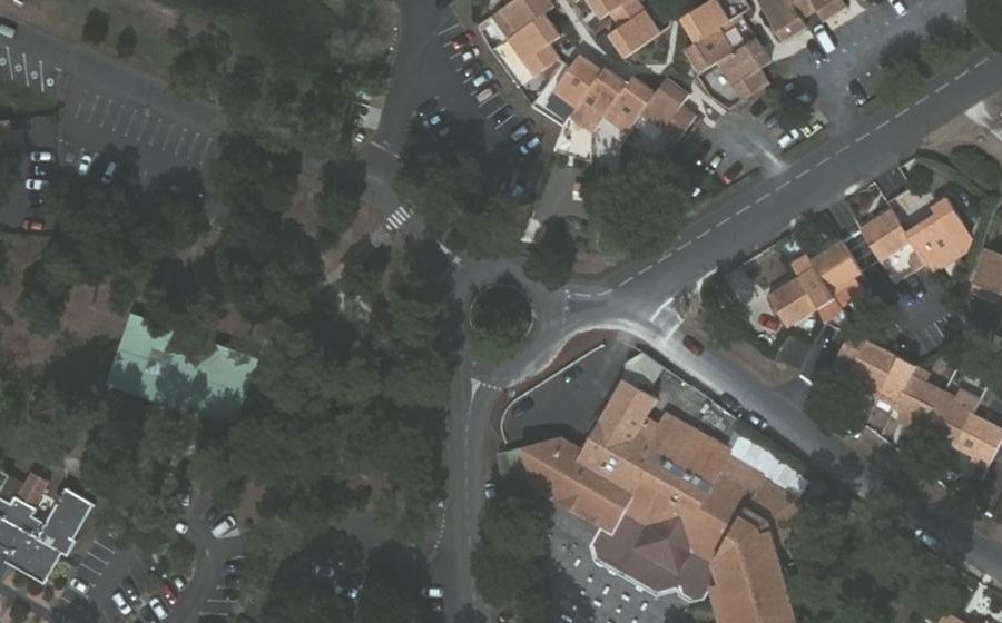Vue aérienne du Rond-point anonyme n°173301653