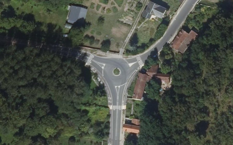 Vue aérienne du Rond-point anonyme n°173331194