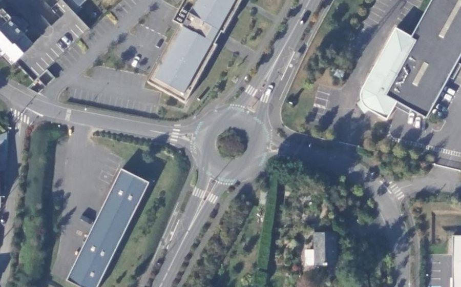 Vue aérienne du Rond-point anonyme n°173353982