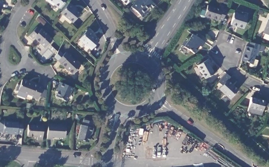 Vue aérienne du Rond-point anonyme n°173358088