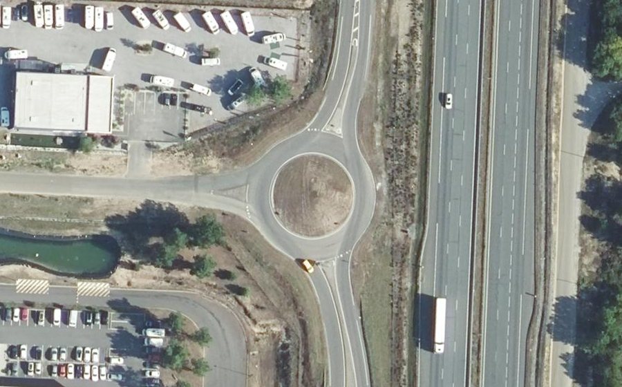 Vue aérienne du Rond-point anonyme n°173422437