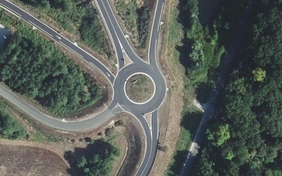 Vue aérienne du Rond-point anonyme n°173422439
